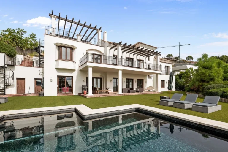 Atemberaubende Villa im andalusischen Stil in Benahavís