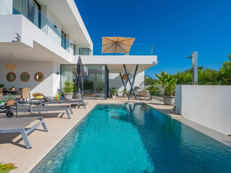 Moderne Villa mit Golfblick in El Campanario an der Costa del Sol