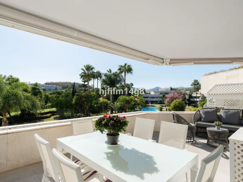 Elegantes Apartment mit Golfblick in Nueva Andalucía