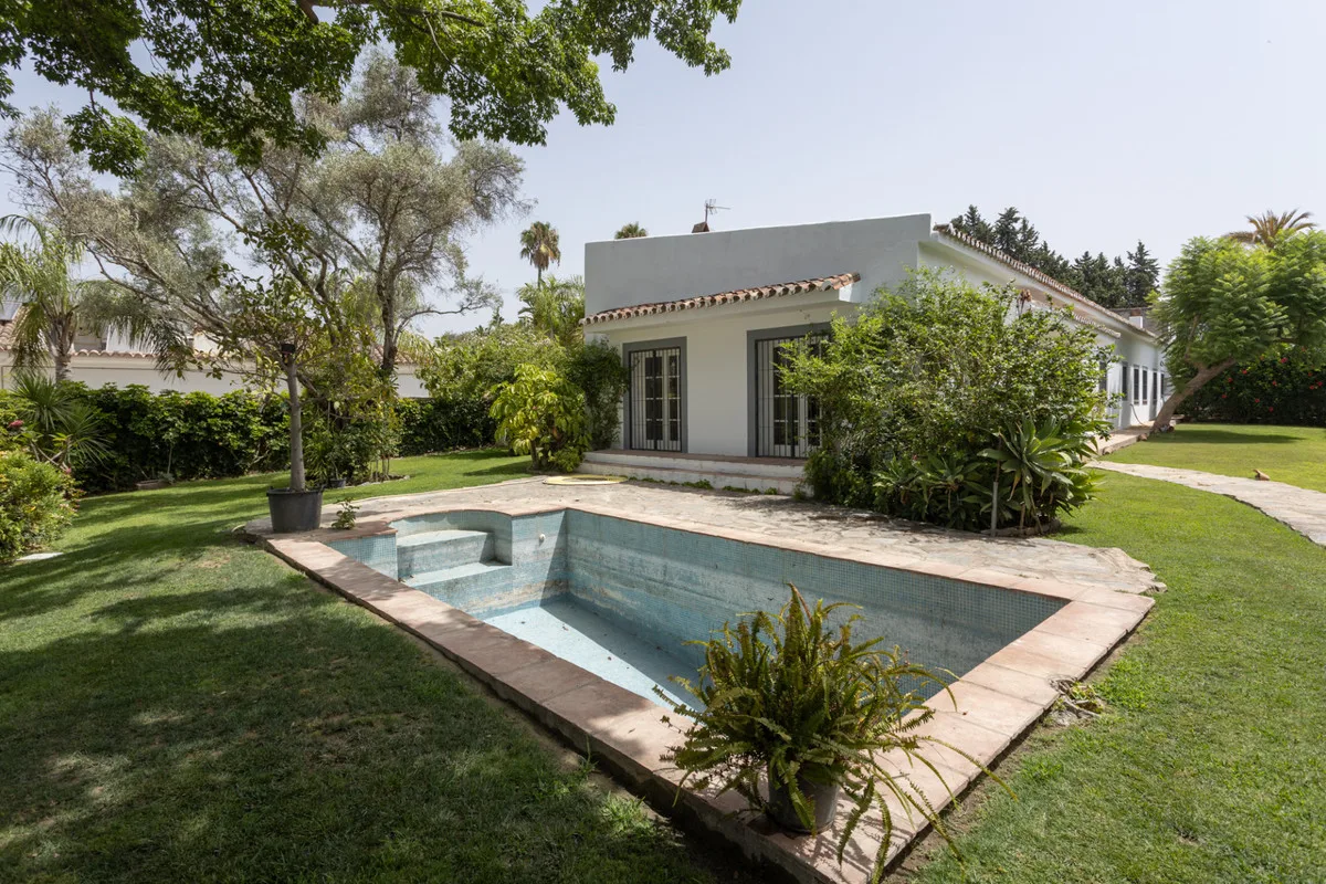 Exquisite Villa in Pantano Roto: Ihr Rückzugsort an der Costa del Sol