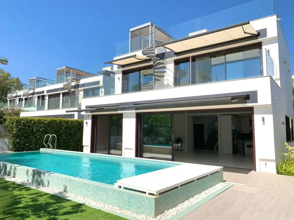 Moderne Villa in San Pedro: Exklusive Nähe zum Strand