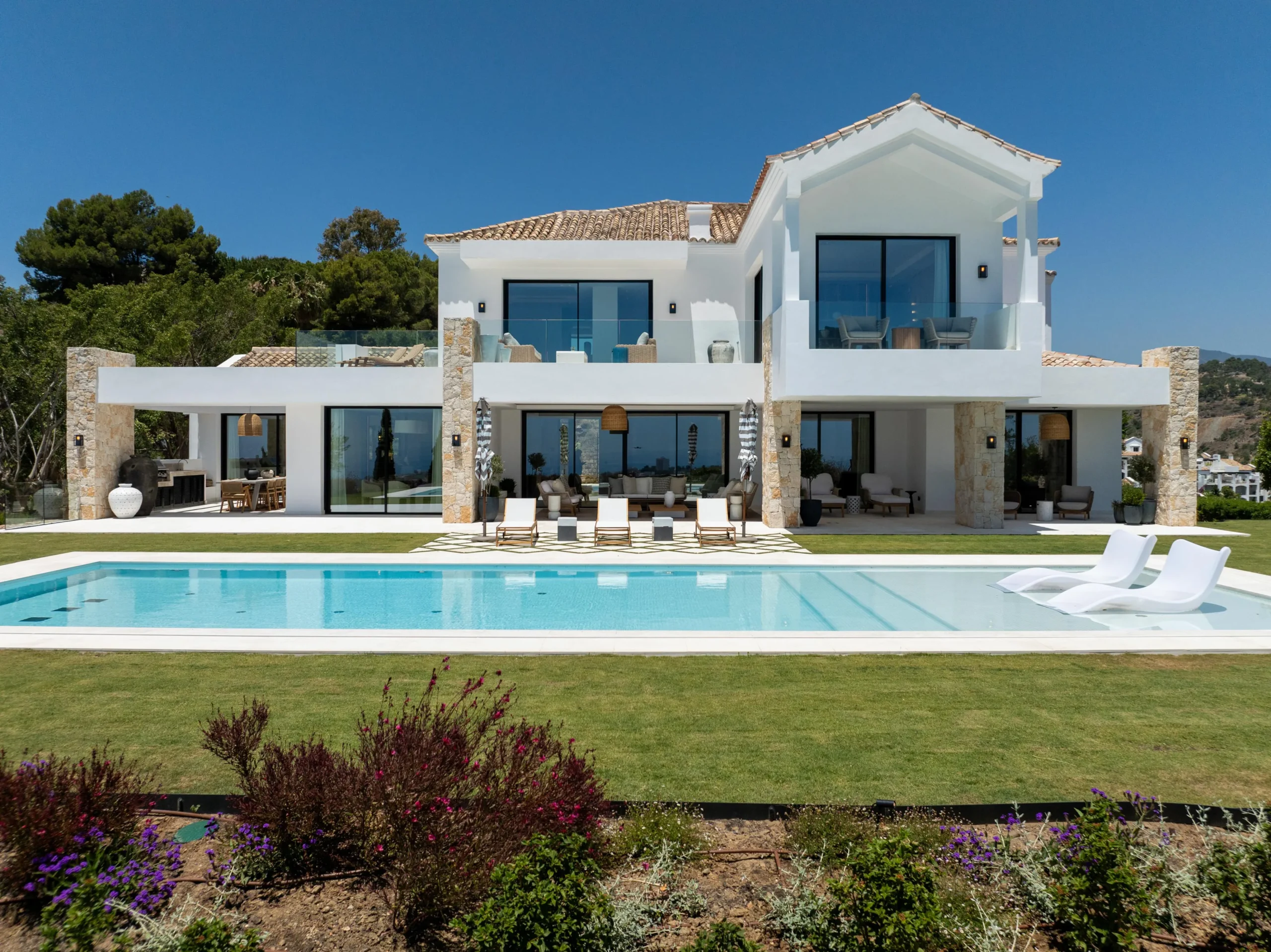 Neubauvilla in Marbella: Elegantes Design und Luxus pur