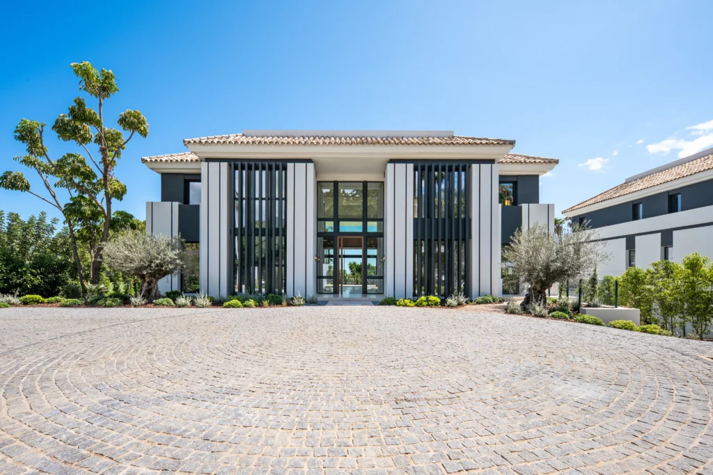 Elegante Villa in Nagüeles: Modernes Wohnen an der Costa del Sol