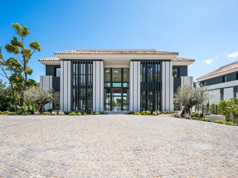 Elegante Villa in Nagüeles: Modernes Wohnen an der Costa del Sol
