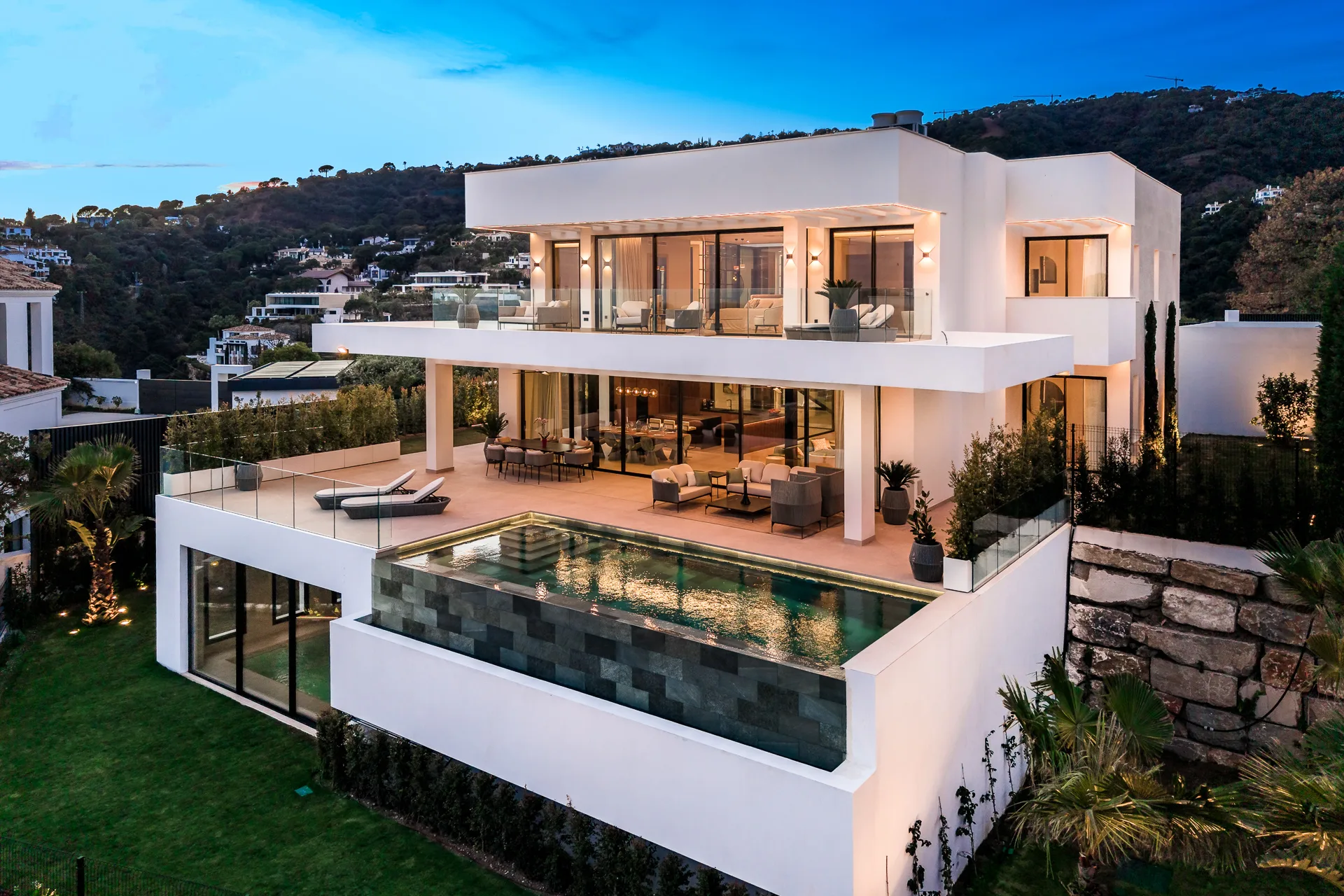 Elegante Villa mit Panoramablick in Madroñal, Benahavís